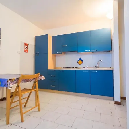 Zwei-zimmer Wohnung, Wenige Meter Vom Strand Und Zentrum Entfernt * Lido delle Nazioni